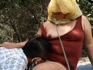 Cặp cô vợ gã chồng dâm quay clip sex trong rừng
