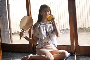 Mùa hè buồn chán ở quê xxx người vợ gần nhà thiếu thốn vì lấy ông xã già